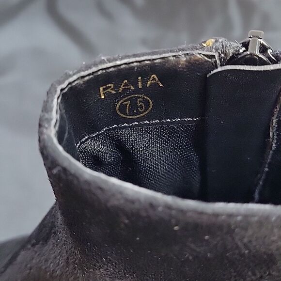 SO ME RAIA SUED SIDE ZIPPER CLOSURE POINTED TOE WOMEN"S BLOCK HEEL ANKLE BOOTIE - Picture 12 of 16